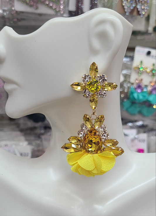 Yellow elegant earrings
