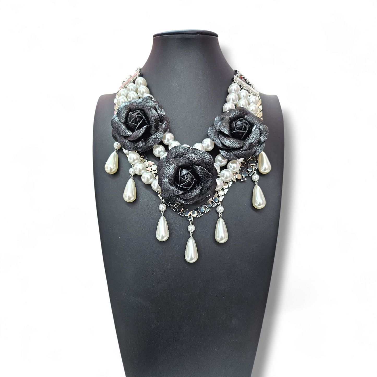Black white statement Pearl Necklace