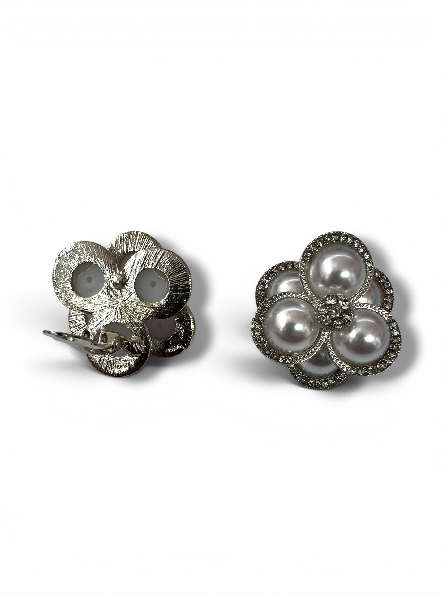Pearl earrings clip on
