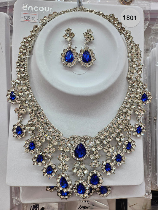 Blue elegant necklace