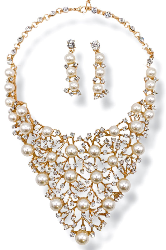 Gold statement pearl Necklace