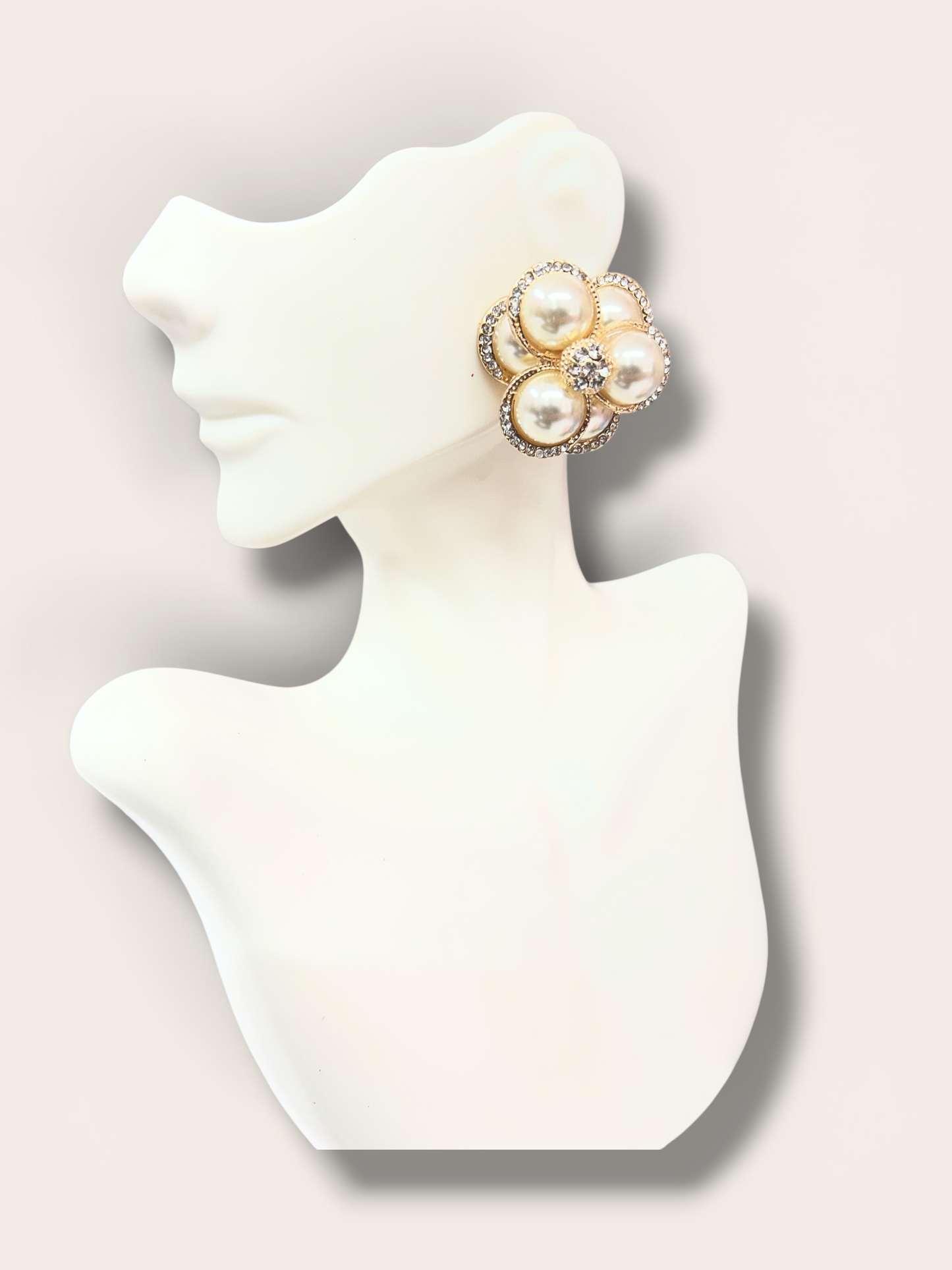 Gold pearl studs